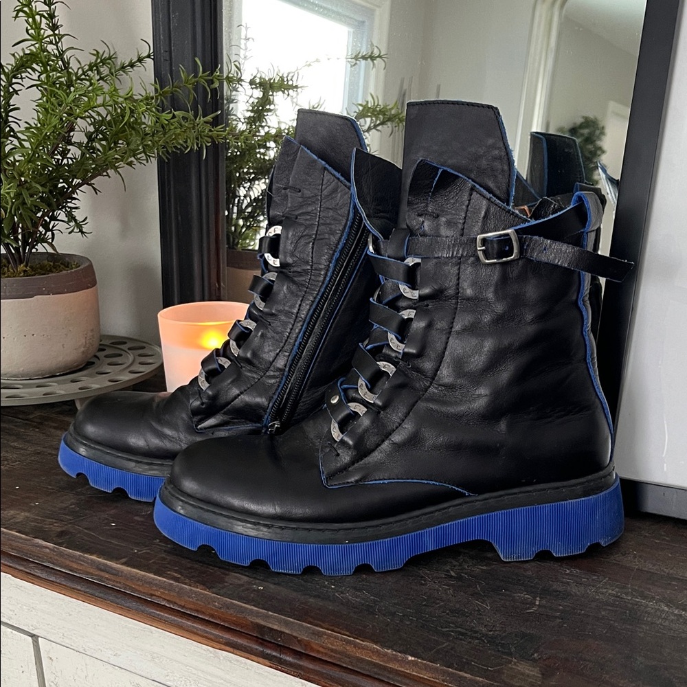 BRAND UNKNOWN Super Soft LEATHER Combat Blue Sole